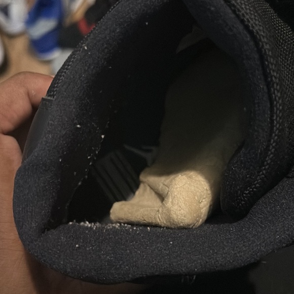 I’m selling Jordan’ 11 jubilees good condition - Picture 9 of 11